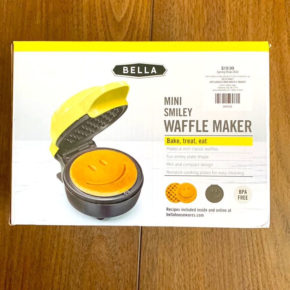 Bella Mini Smiley waffle maker